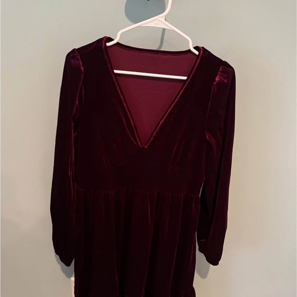 HALARA velvet Red V-Neck Bishop Sleeve Cocktail Dress